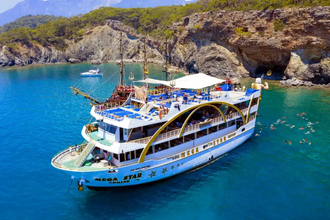 Megastar Tekne Turu